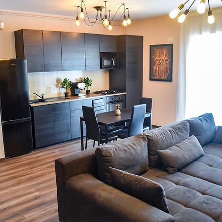 Wood Central Apartment Timisoara Ngoại thất bức ảnh