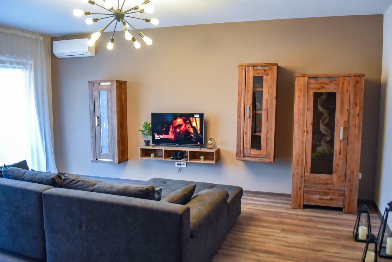 Wood Central Apartment Timisoara Ngoại thất bức ảnh