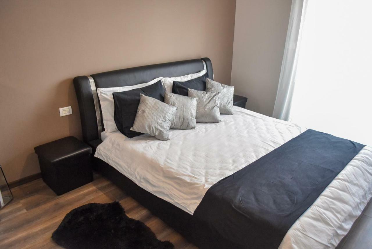 Wood Central Apartment Timisoara Ngoại thất bức ảnh
